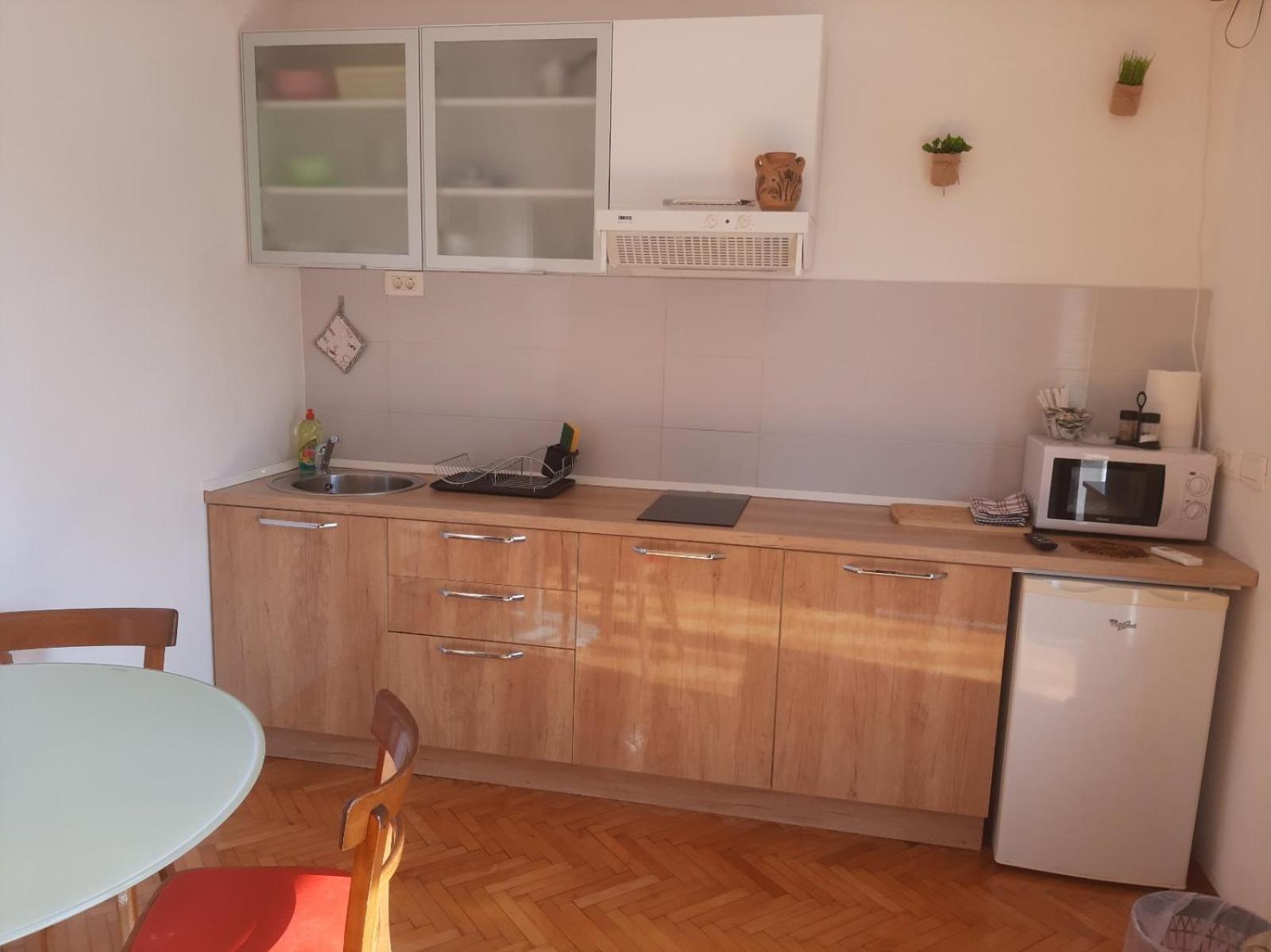 Apartmani Kadmen Ика Экстерьер фото