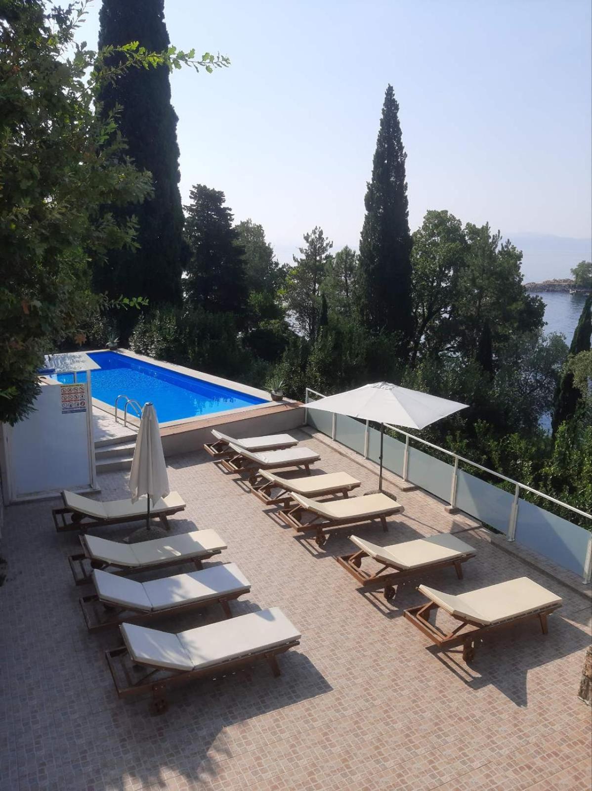 Apartmani Kadmen Ика Экстерьер фото